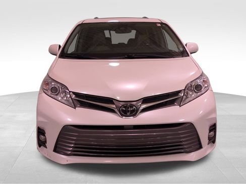 Used 2019 Toyota Sienna XLE image 8