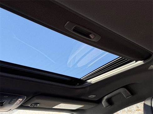 Used 2025 Toyota Sienna XSE image 18