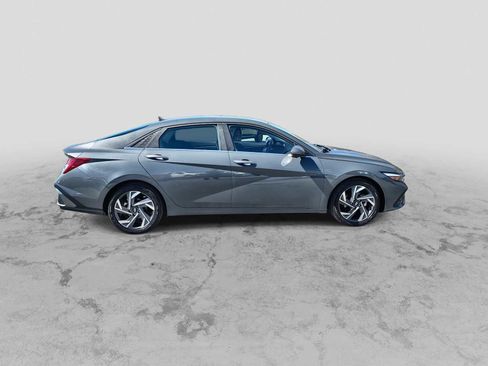 Used 2024 Hyundai Elantra Limited image 9