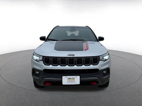 Used 2025 Jeep Compass Trailhawk image 4
