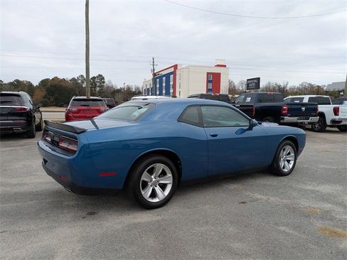 Used 2023 Dodge Challenger SXT image 3
