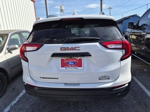 Used 2023 GMC Terrain SLE w/ Driver Convenience Package image 5