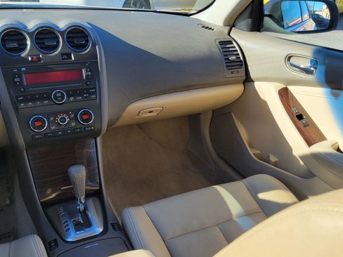 Used 2010 Nissan Altima 2.5 SL w/ SL Pkg image 11