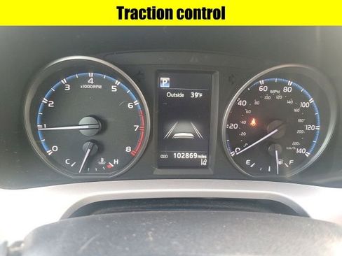 Used 2018 Toyota RAV4 LE image 16