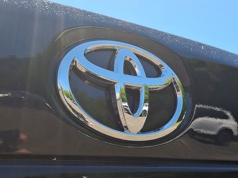 Used 2024 Toyota Corolla LE w/ LE Convenience Package FWD image 29