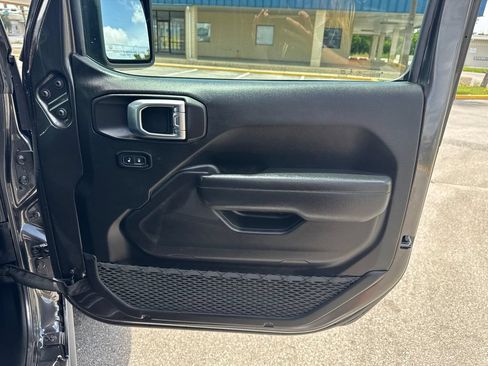 Used 2026 Jeep Gladiator Mojave AWD/4WD image 19