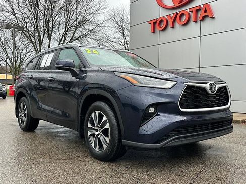 Certified 2024 Toyota Highlander XLE image 8