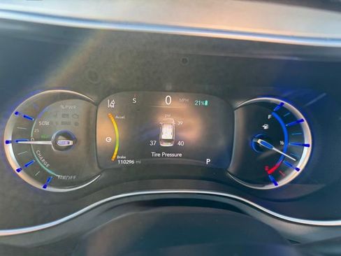 Used 2020 Chrysler Pacifica Limited w/ Advanced Safetytec Group FWD image 29