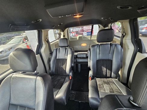 Used 2017 Dodge Grand Caravan SXT FWD image 21