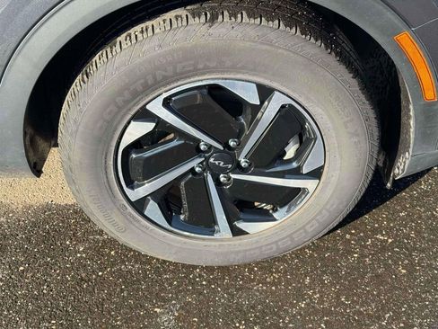 Used 2023 Kia Sportage LX image 9