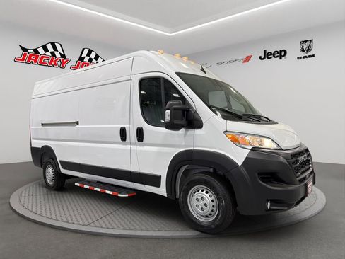 Used 2025 RAM ProMaster 2500 w/ Convenience Group FWD image 11