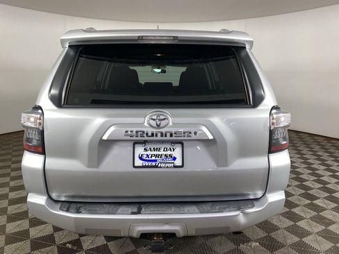 Used 2016 Toyota 4Runner SR5 image 6
