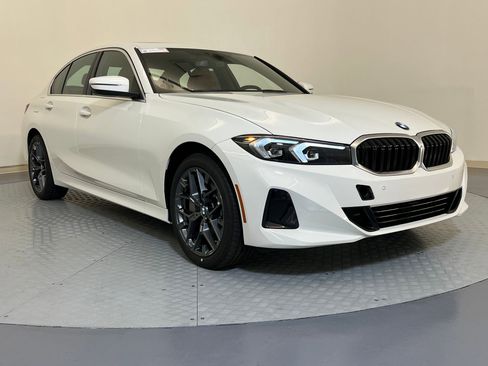 Used 2025 BMW 330i xDrive Sedan w/ Premium Package AWD/4WD image 5