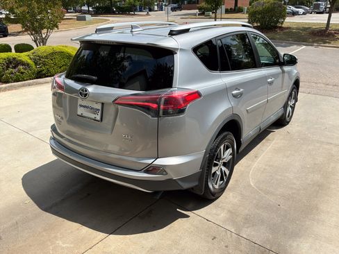 Used 2016 Toyota RAV4 XLE AWD/4WD image 10