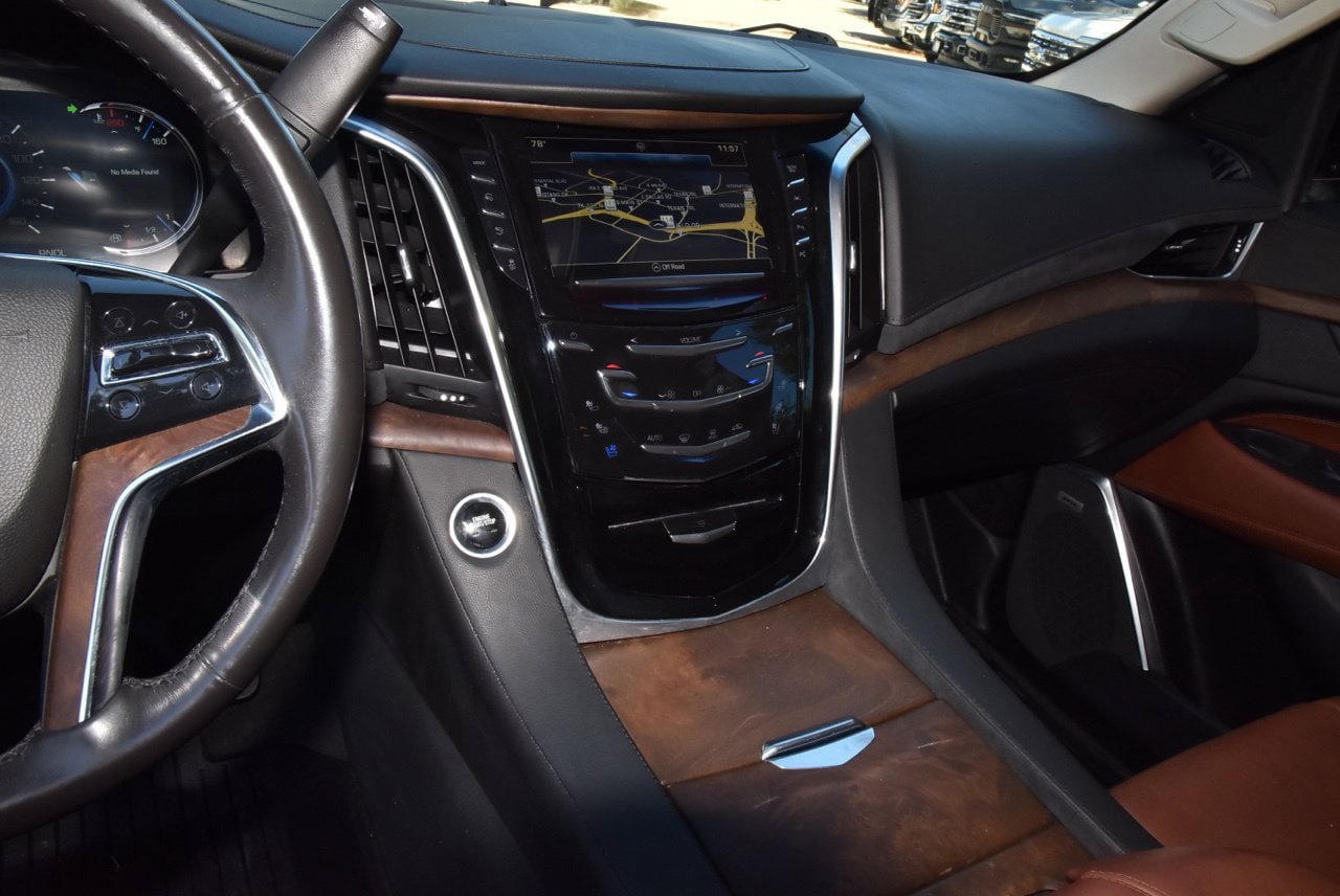 Used 2019 Cadillac Escalade Premium Luxury w/ Escalade Sport Edition AWD/4WD image 28