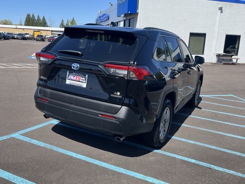 Used 2024 Toyota RAV4 LE AWD/4WD image 5