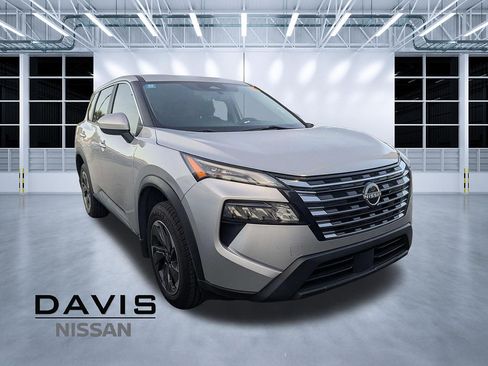 Used 2024 Nissan Rogue SV FWD image 1