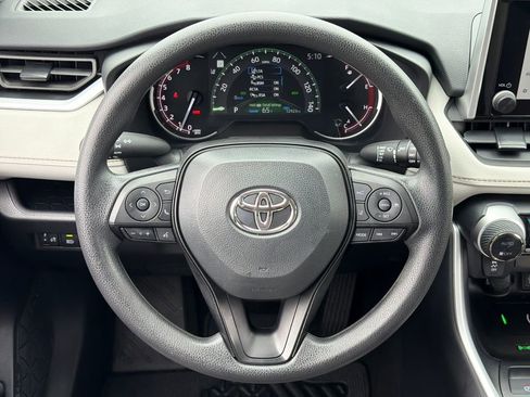 Used 2025 Toyota RAV4 XLE FWD image 4