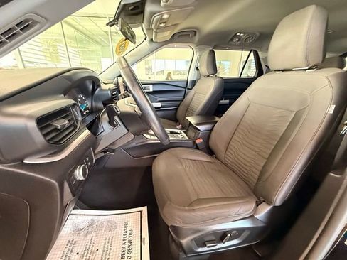 Used 2021 Ford Explorer XLT image 12