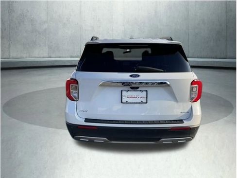 Used 2020 Ford Explorer XLT w/ Equipment Group 202A image 5