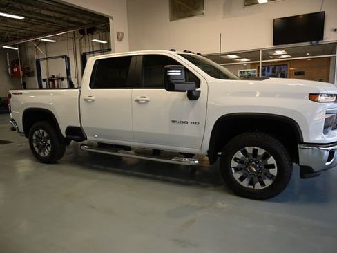 New 2026 Chevrolet Silverado 2500 LT AWD/4WD image 4