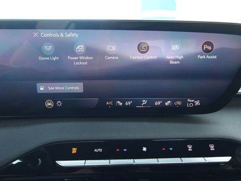 Used 2025 Buick Enclave Preferred AWD/4WD image 30