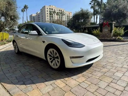 Used 2022 Tesla Model 3 Long Range AWD/4WD image 4