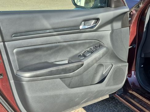 Used 2024 Nissan Altima 2.5 SV FWD image 14