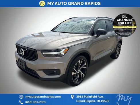 Used 2022 Volvo XC40 T5 R-Design w/ Advanced Package image 3
