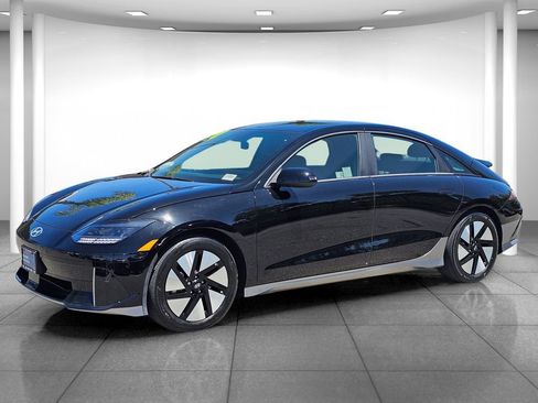 Used 2024 Hyundai Ioniq 6 SE RWD image 3