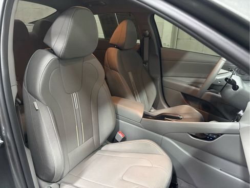 Used 2025 Hyundai Elantra Sport image 36