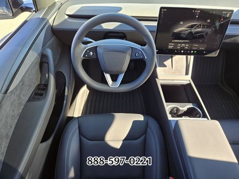 Used 2026 Tesla Model Y Long Range image 11