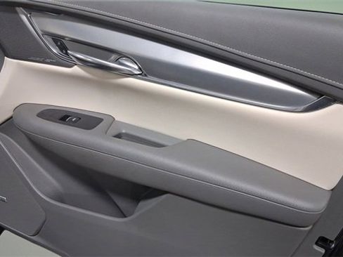 Used 2021 Cadillac XT5 Premium Luxury image 18