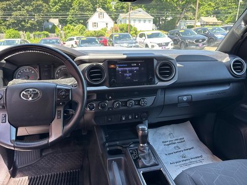 Used 2019 Toyota Tacoma TRD Sport AWD/4WD image 25