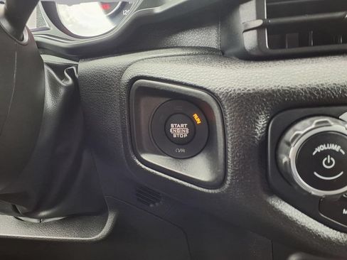 Used 2025 Jeep Gladiator Sport AWD/4WD image 8