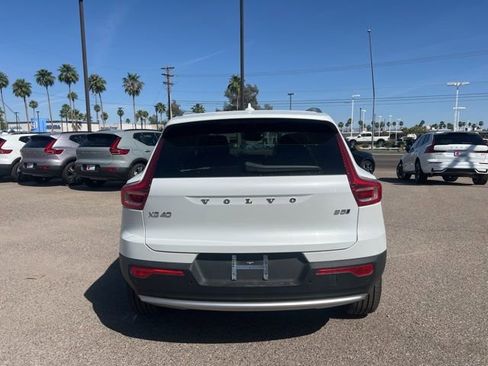 Used 2025 Volvo XC40 B5 Core image 4