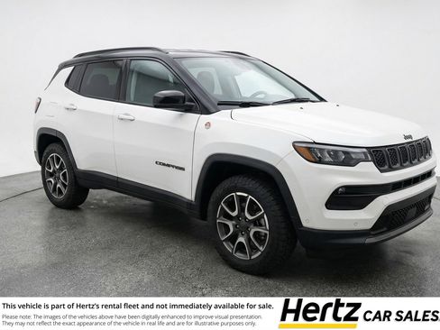 Used 2025 Jeep Compass Trailhawk AWD/4WD image 1