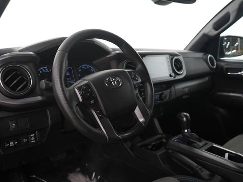 Used 2021 Toyota Tacoma TRD Sport AWD/4WD image 25