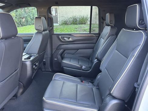 Used 2023 Chevrolet Suburban Premier image 30