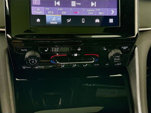 New 2025 Jeep Grand Cherokee L Altitude image 10