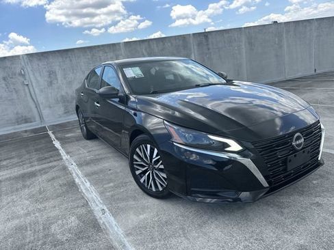 Used 2024 Nissan Altima 2.5 SV FWD image 6