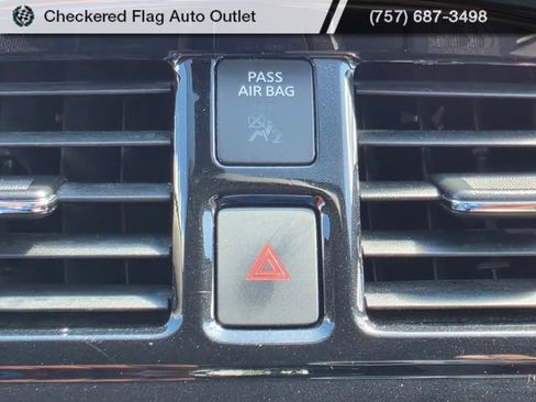Used 2016 Nissan Versa Note SV FWD image 13