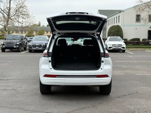 New 2026 Jeep Grand Cherokee Limited AWD/4WD image 9