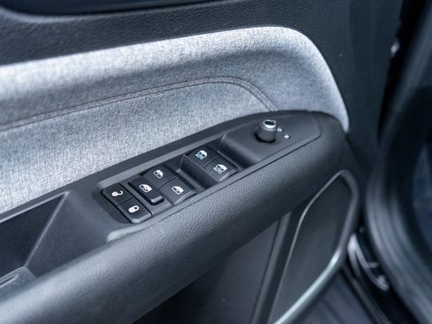 Used 2023 Jeep Compass Latitude image 14