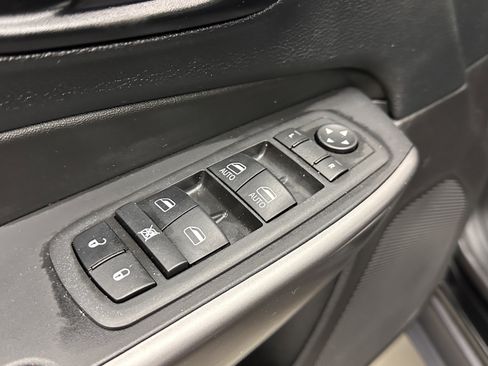 Used 2021 Jeep Cherokee Limited image 11