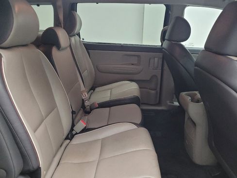 Used 2017 Kia Sedona LX w/ LX Essentials Premium Package FWD image 19