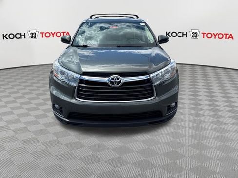 Used 2016 Toyota Highlander XLE AWD/4WD image 2