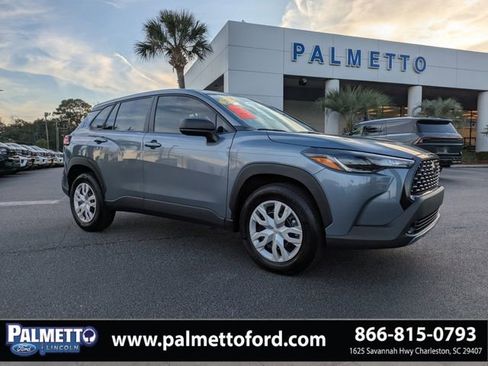 Used 2024 Toyota Corolla Cross L image 2