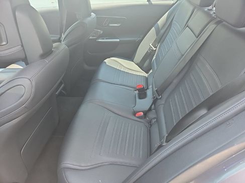 Used 2025 Mercedes-Benz C 300 Sedan image 5