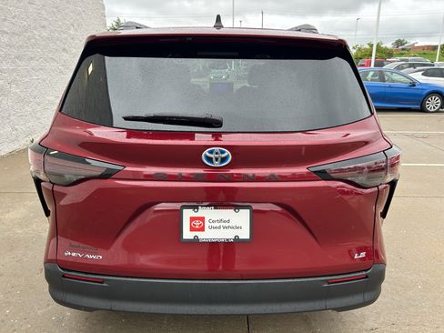 Certified 2025 Toyota Sienna LE w/ LE Plus Package AWD/4WD image 5